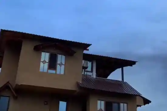 اقامتگاه بومگردی سنگ سی