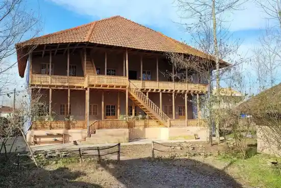 اقامتگاه بومگردی تلارخانه بردبار