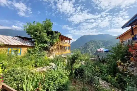 اقامتگاه بومگردی میلاش