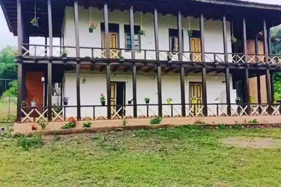 اقامتگاه بومگردی پائیزان