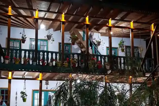 اقامتگاه بومگردی تی تی ناز