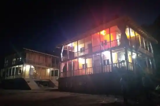 اقامتگاه بومگردی منتظری