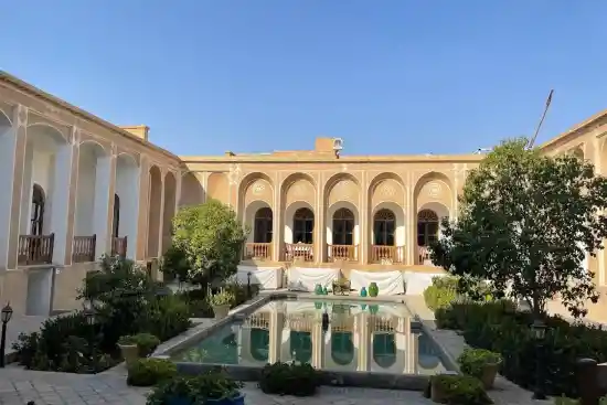 بوتیک هتل لاله