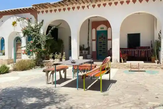 اقامتگاه بومگردی بیشاپور