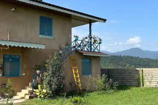 اقامتگاه بوم‌گردی خانه آبی گیلان