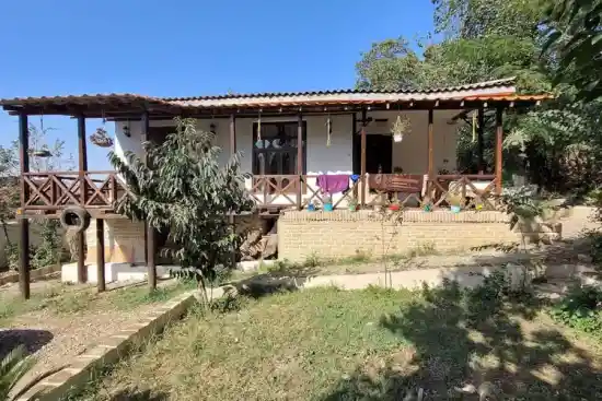 اقامتگاه بومگردی کلبه یاران