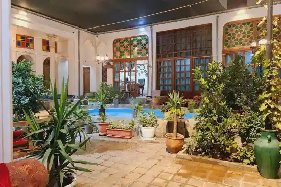 اقامتگاه سنتی خاننشین