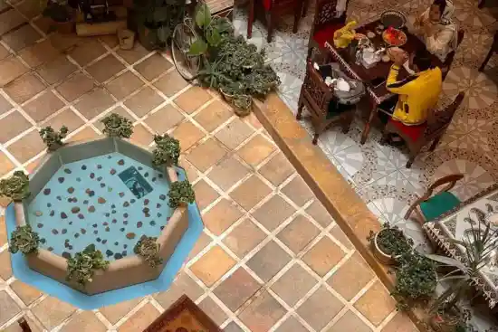 اقامتگاه سنتی درباری شیراز