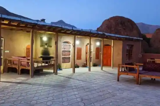 اقامتگاه بومگردی آناده