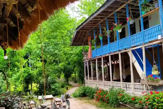 اقامتگاه بومگردی هلو چین