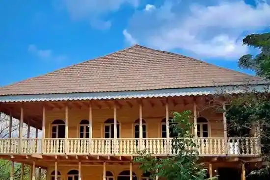 اقامتگاه بومگردی لاکو جان