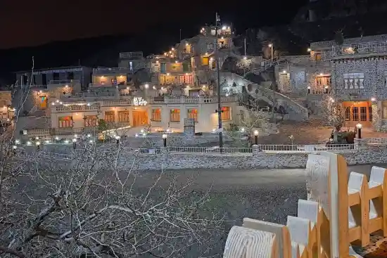 اقامتگاه بومگردی بادامشک