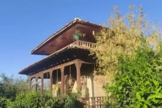 اقامتگاه بومگردی مادر