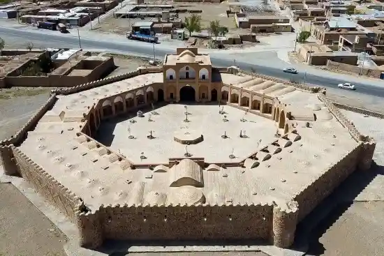 اقامتگاه سنتی کاروانسرای امینآباد-1