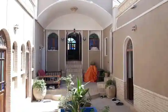 اقامتگاه بوم‌گردی نارین قلعه