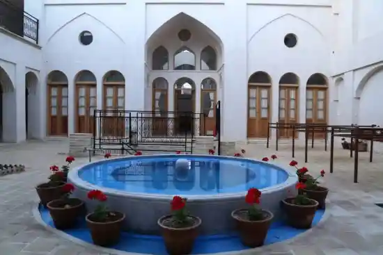 بوتیک هتل دربند زواره