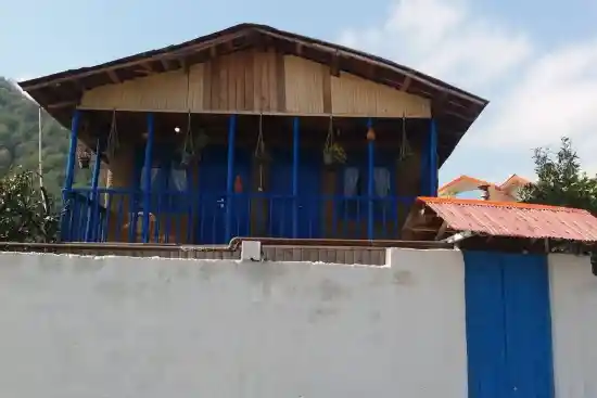 اقامتگاه بومگردی ترنگ طلا