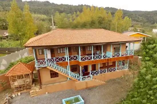 اقامتگاه بومگردی ماه سره