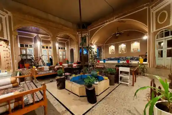 اقامتگاه بومگردی دلخش