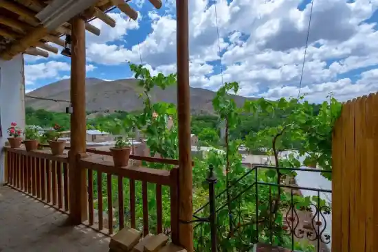 اقامتگاه بوم‌گردی چنارستان