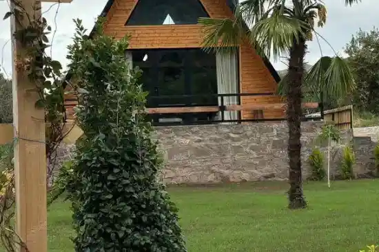 اقامتگاه بومگردی منشیل