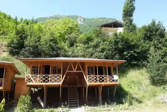 اقامتگاه بوم‌گردی خلعتبری