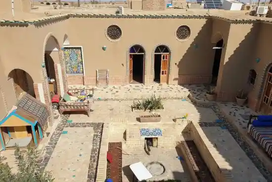 اقامتگاه بوم‌گردی بیراهه