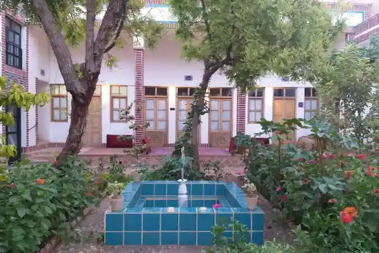 اقامتگاه بومگردی سرای عباس آقا و منیژه بانو