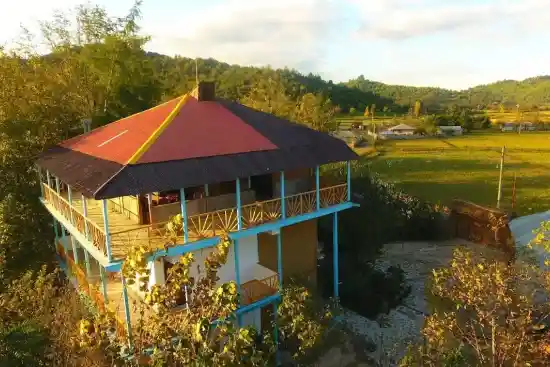 اقامتگاه بومگردی عنبربو