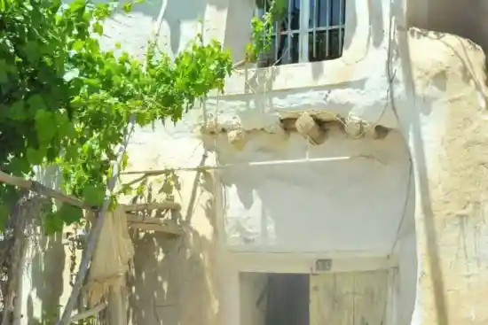 اقامتگاه بومگردی آرتین دینور