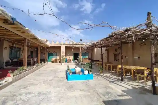 اقامتگاه بوم‌گردی نقش رستم