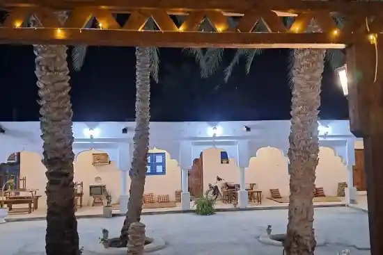 اقامتگاه بومگردی عمارت چارنخل