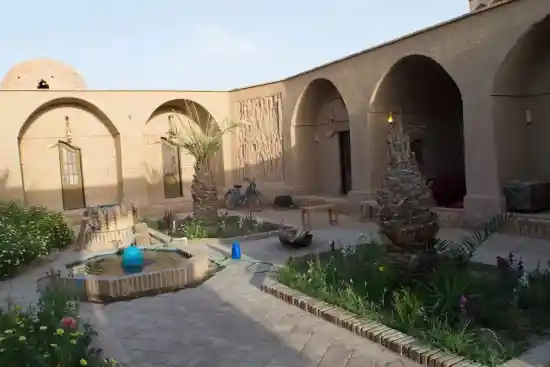 اقامتگاه بومگردی نخل و نرگس