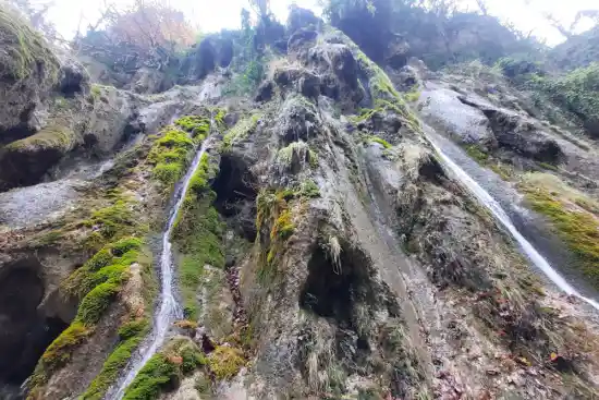 آبشار باران کوه