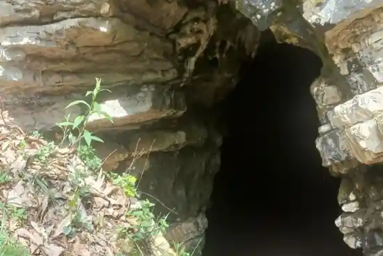 غار ریگ چشمه