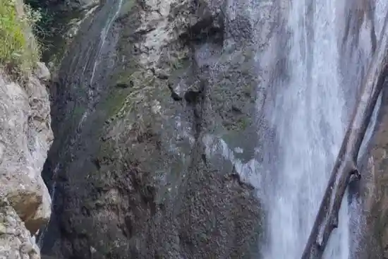 آبشار سنگچال آغوزی