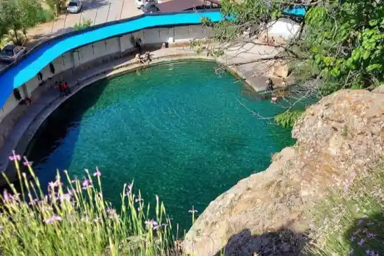 چشمه آب معدنی خمده