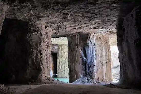 غار نمکی گرمسار