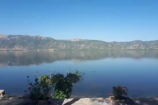 دریاچه زریبار