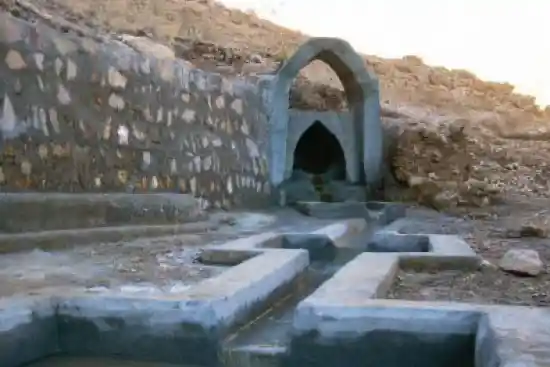 چشمه پیرسقا