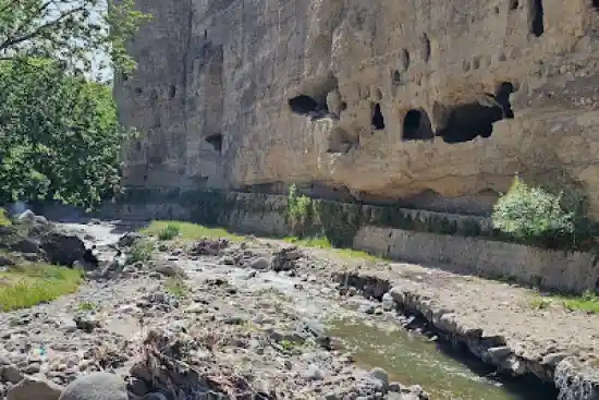 خانههای صخرهای جراغیل