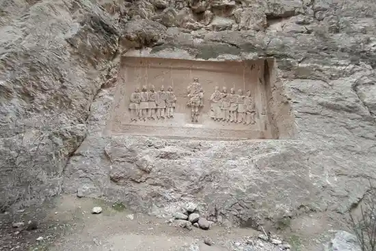 کتیبه شکل شاه