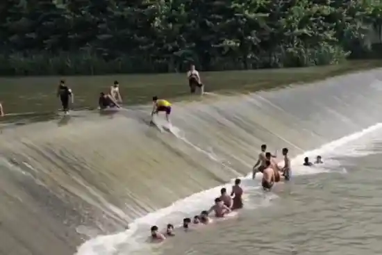 سرسره آبی درونکلا