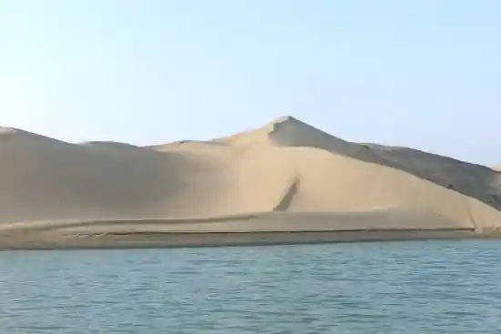 تلاقی کویر و دریا