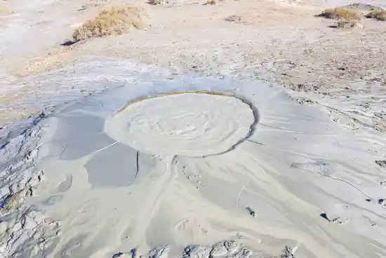 چشمه گل فشان کوه مبارک