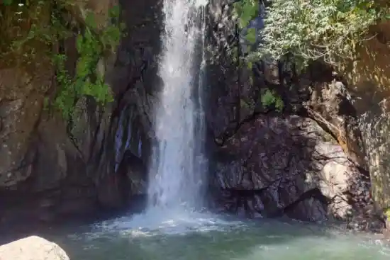 آبشار انیشو