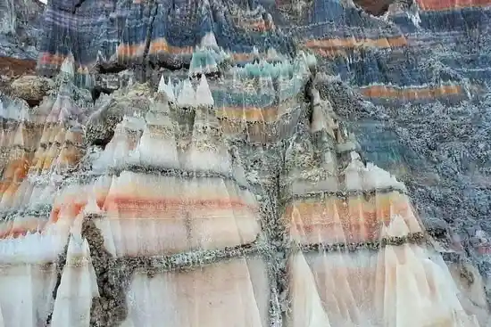 گنبد نمکی بستک