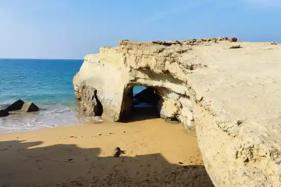 غار ساحلی پزم تیاب