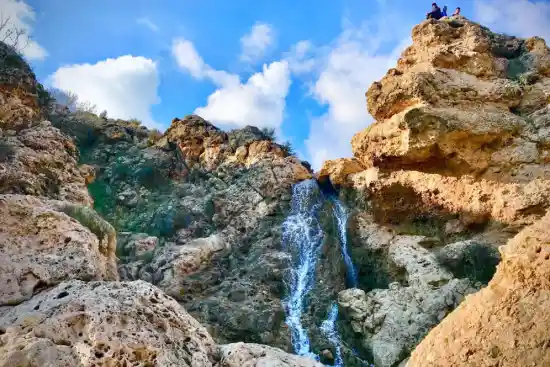 آبشار شیرین آو