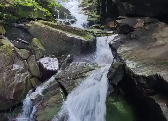 آبشار یخ دره